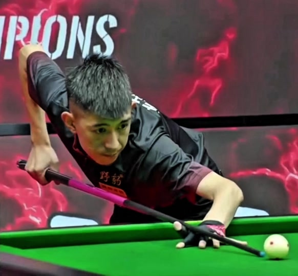 转会市场中 转会市场中